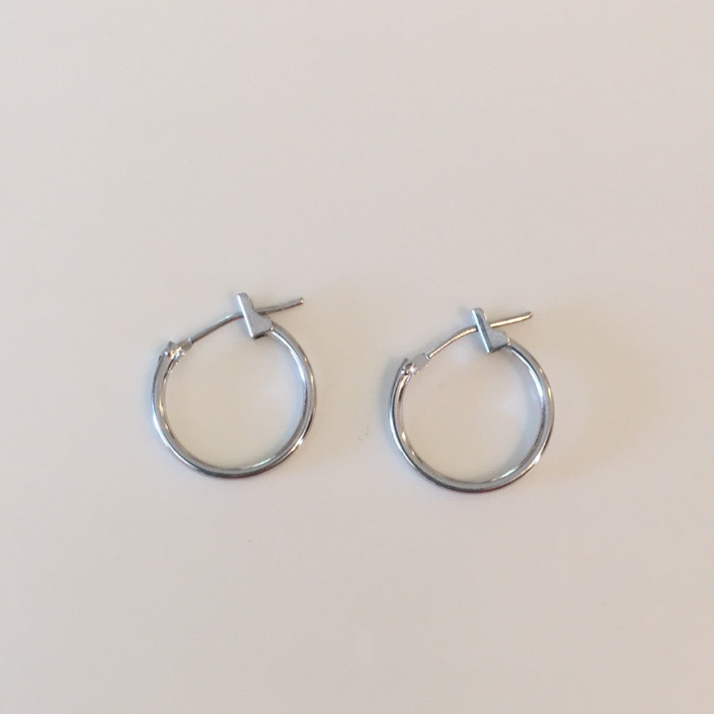 14kt White Gold 13.00 mm Huggie Hoop Earrings